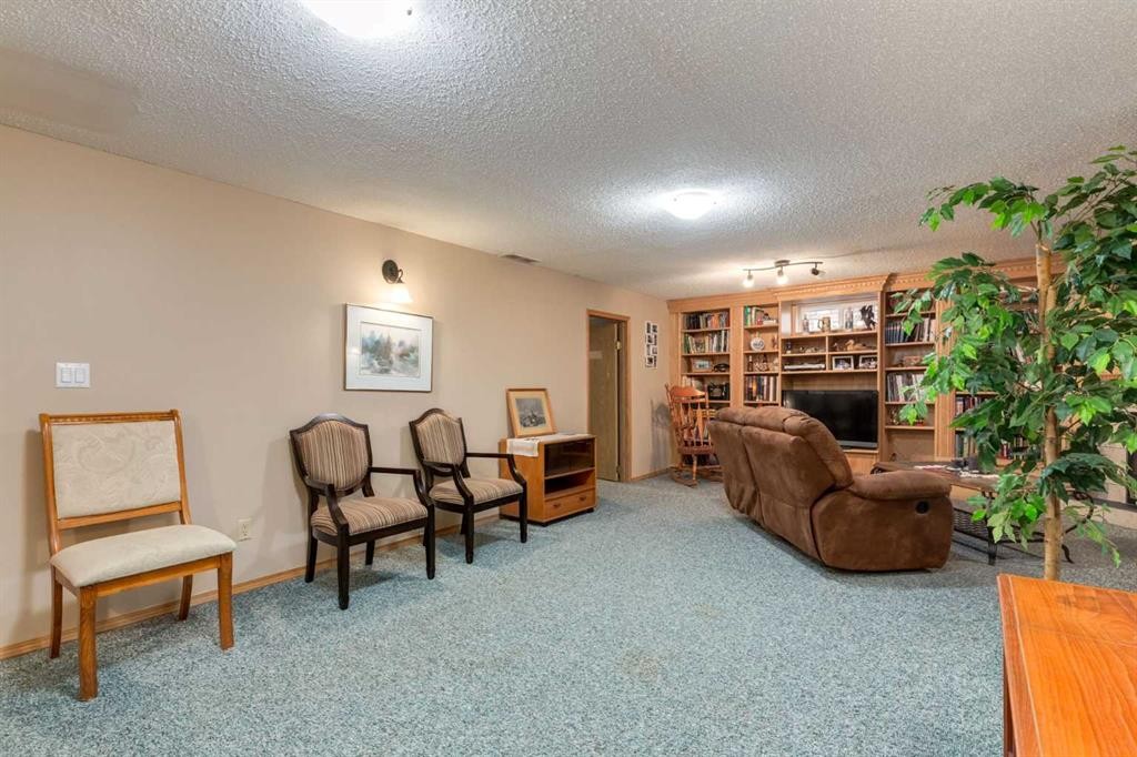 120 Silverthorn Way Nw, Calgary, AB