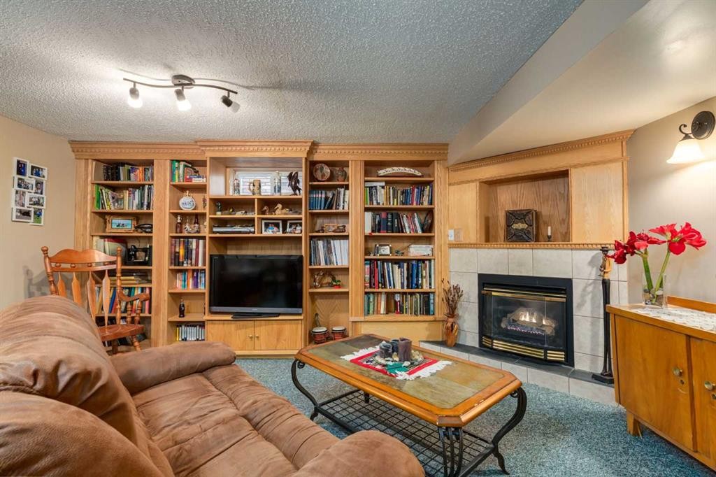 120 Silverthorn Way Nw, Calgary, AB
