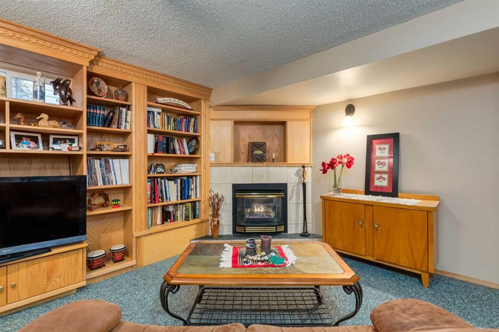 120 Silverthorn Way Nw, Calgary, AB