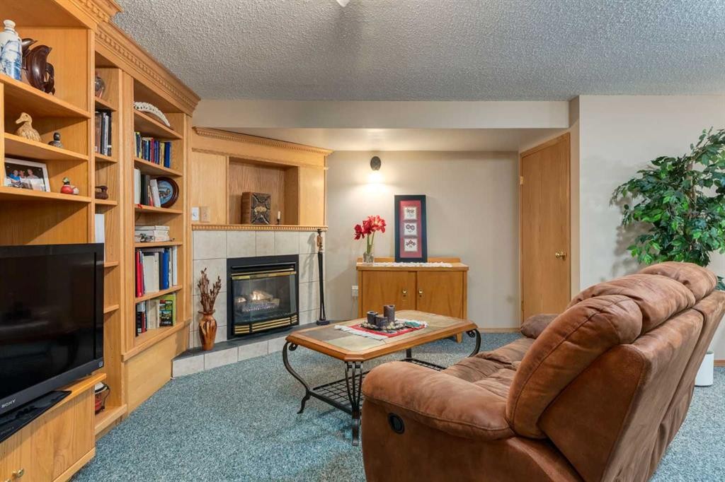 120 Silverthorn Way Nw, Calgary, AB