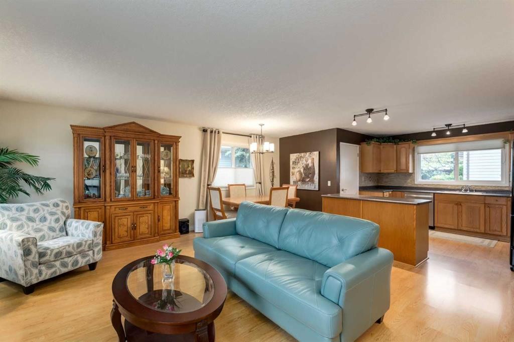 120 Silverthorn Way Nw, Calgary, AB
