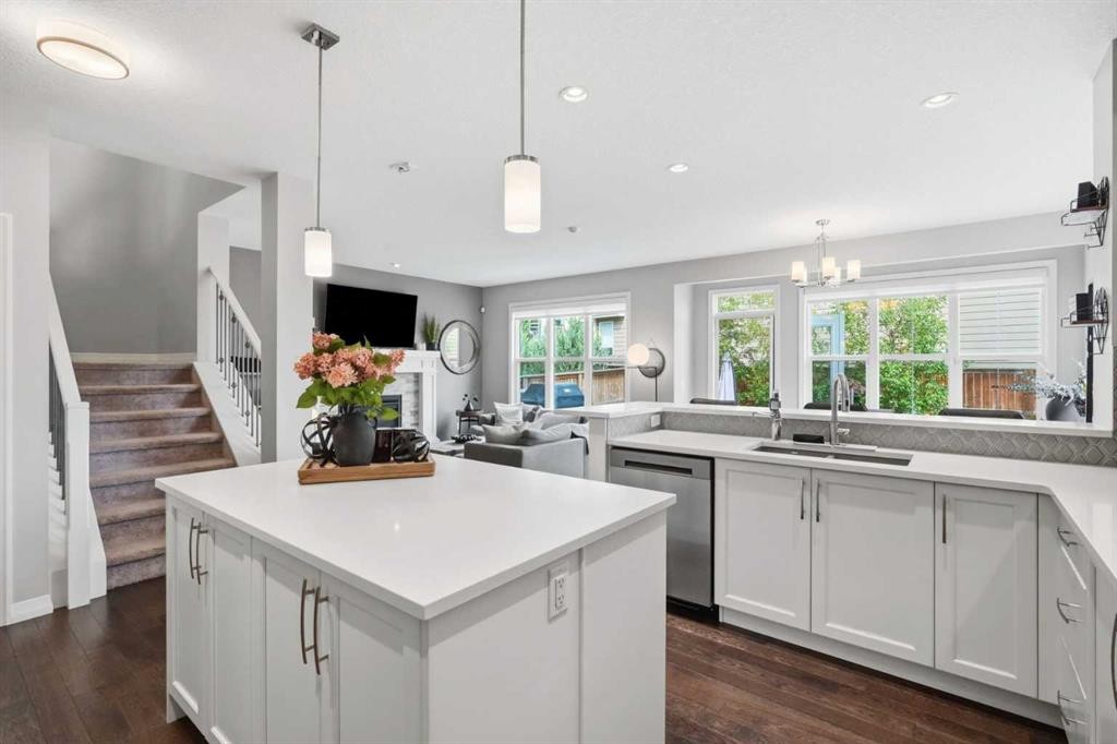 6 Mahogany Lane Se, Calgary, AB - Indoor Photo Showing Kitchen