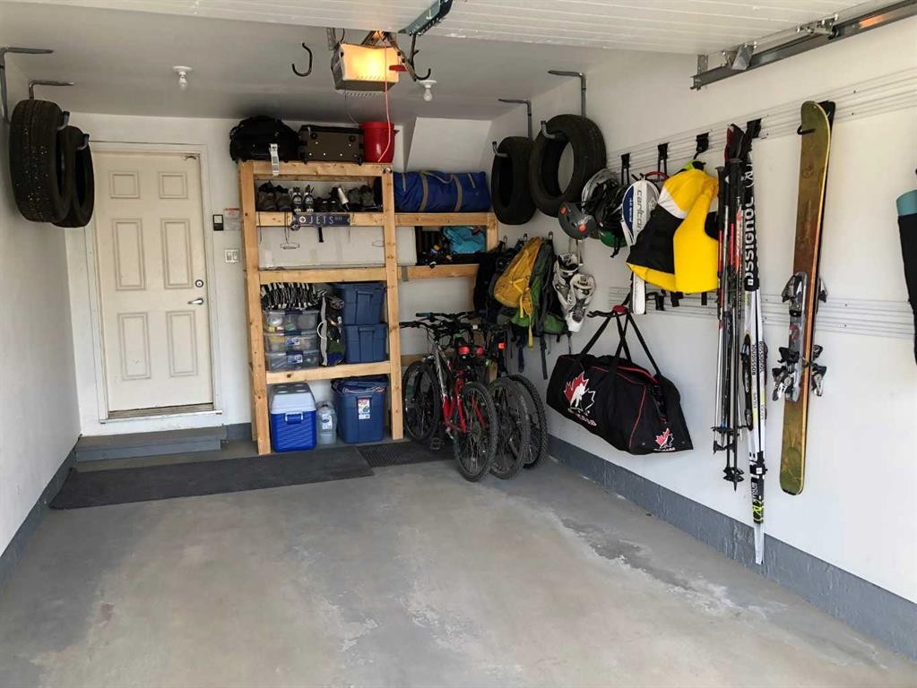 3-1916 36 Street Sw, Calgary, AB - Indoor Photo Showing Garage