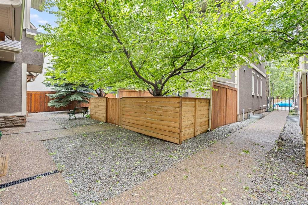 3-1916 36 Street Sw, Calgary, AB - Outdoor