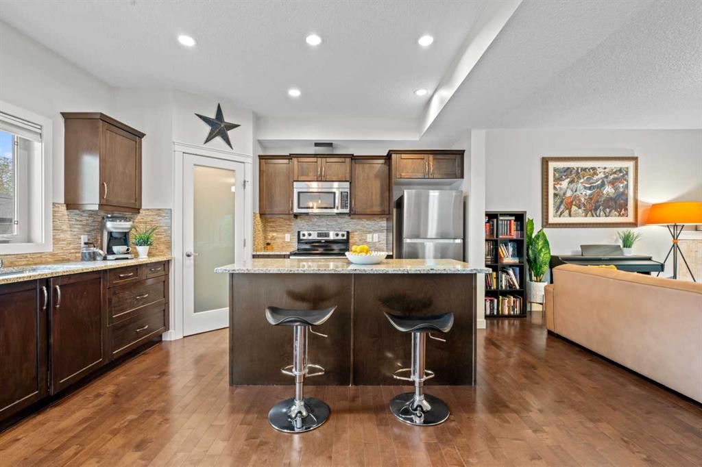 3-1916 36 Street Sw, Calgary, AB - Indoor Photo Showing Kitchen With Stainless Steel Kitchen With Upgraded Kitchen