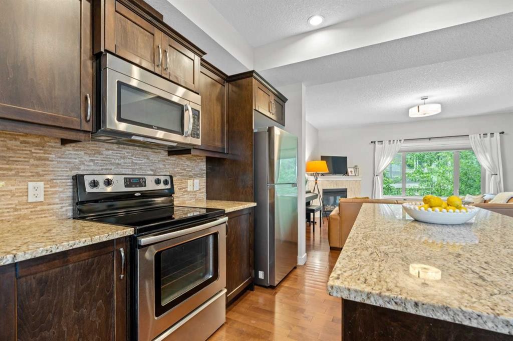3-1916 36 Street Sw, Calgary, AB - Indoor Photo Showing Kitchen With Stainless Steel Kitchen With Upgraded Kitchen