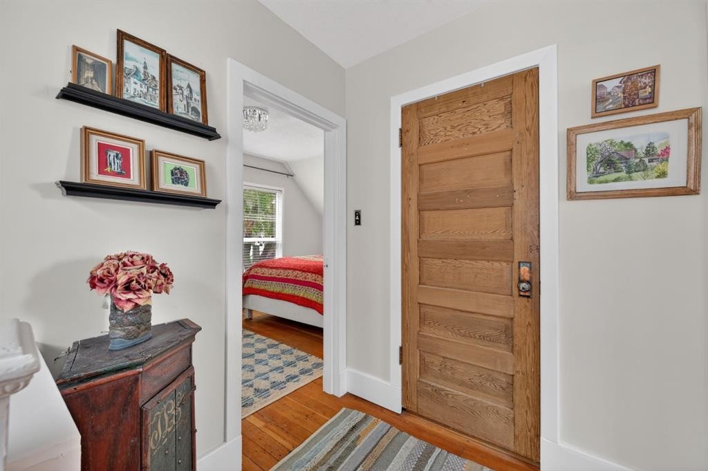 447 Marsh Road Ne, Calgary, AB - Indoor Photo Showing Other Room