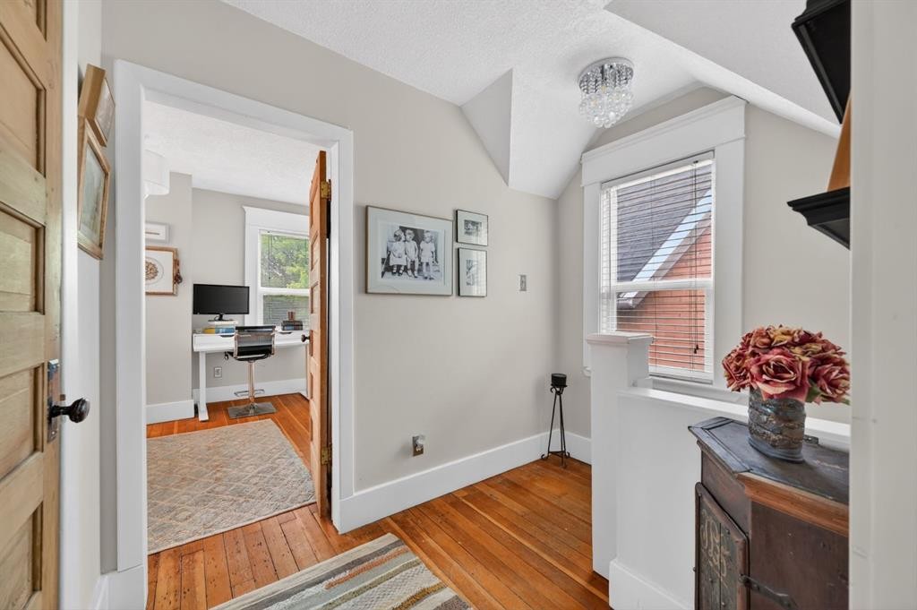 447 Marsh Road Ne, Calgary, AB - Indoor Photo Showing Other Room