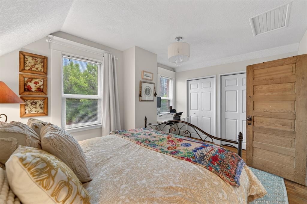 447 Marsh Road Ne, Calgary, AB - Indoor Photo Showing Bedroom
