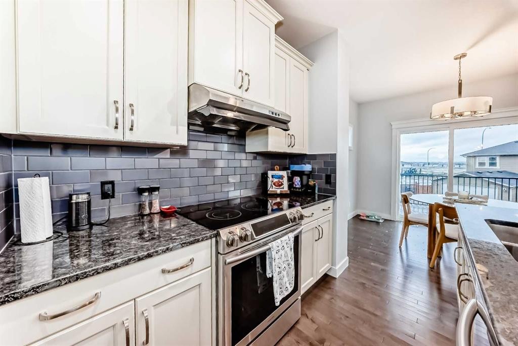 51 Evanscrest Way Nw, Calgary, AB - Indoor Photo Showing Kitchen