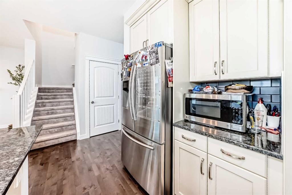 51 Evanscrest Way Nw, Calgary, AB - Indoor Photo Showing Kitchen With Upgraded Kitchen