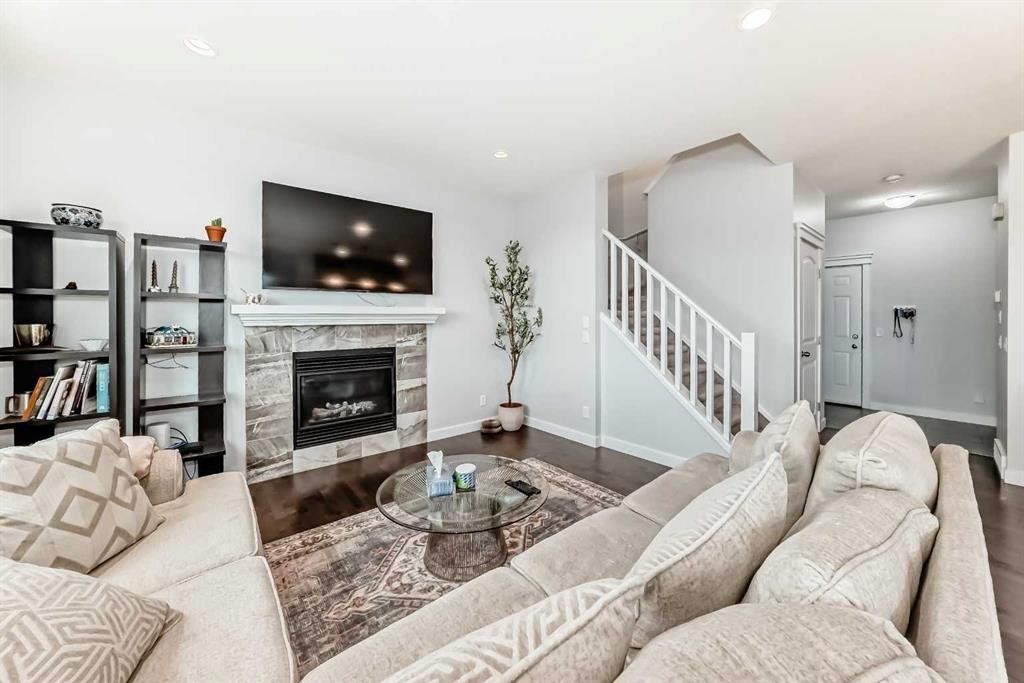 51 Evanscrest Way Nw, Calgary, AB - Indoor Photo Showing Bedroom