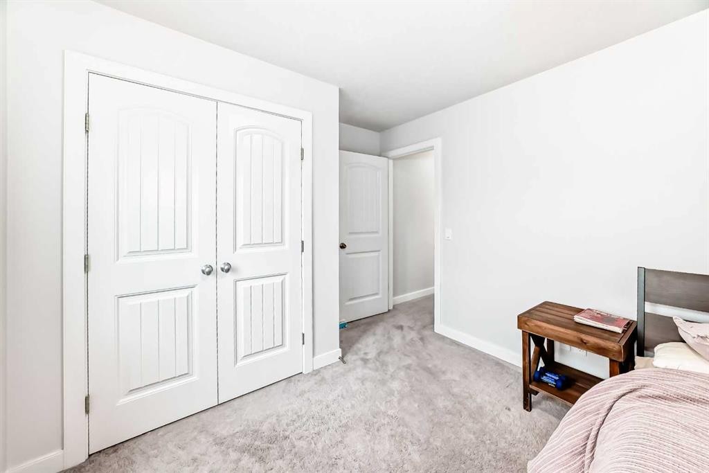 51 Evanscrest Way Nw, Calgary, AB - Indoor Photo Showing Living Room