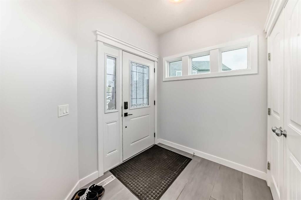 51 Evanscrest Way Nw, Calgary, AB - Indoor Photo Showing Kitchen With Upgraded Kitchen