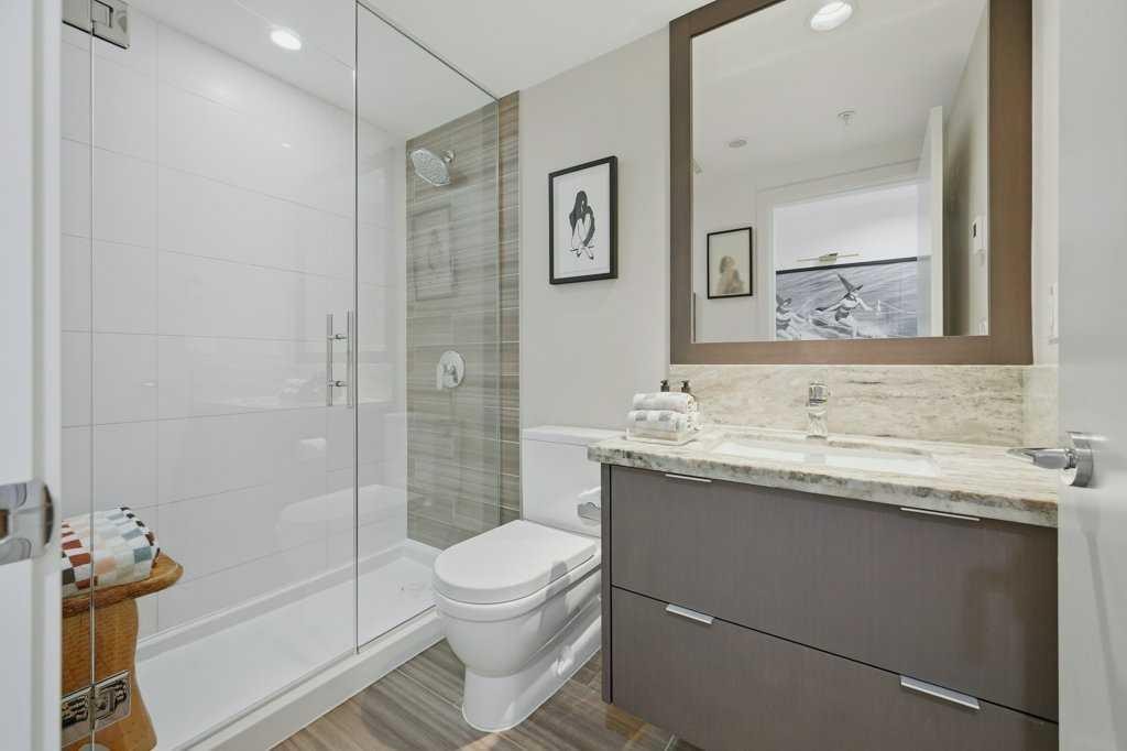 205-519 Riverfront Avenue Se, Calgary, AB - Indoor Photo Showing Bathroom