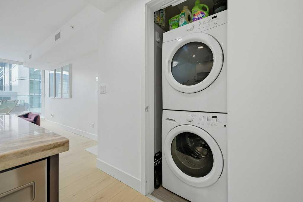205-519 Riverfront Avenue Se, Calgary, AB - Indoor Photo Showing Laundry Room