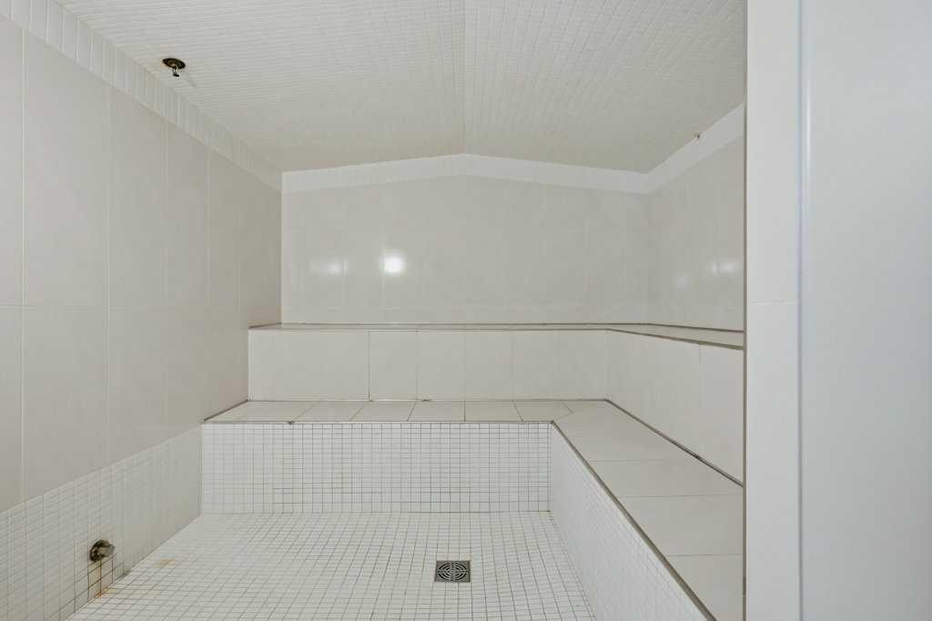 205-519 Riverfront Avenue Se, Calgary, AB - Indoor