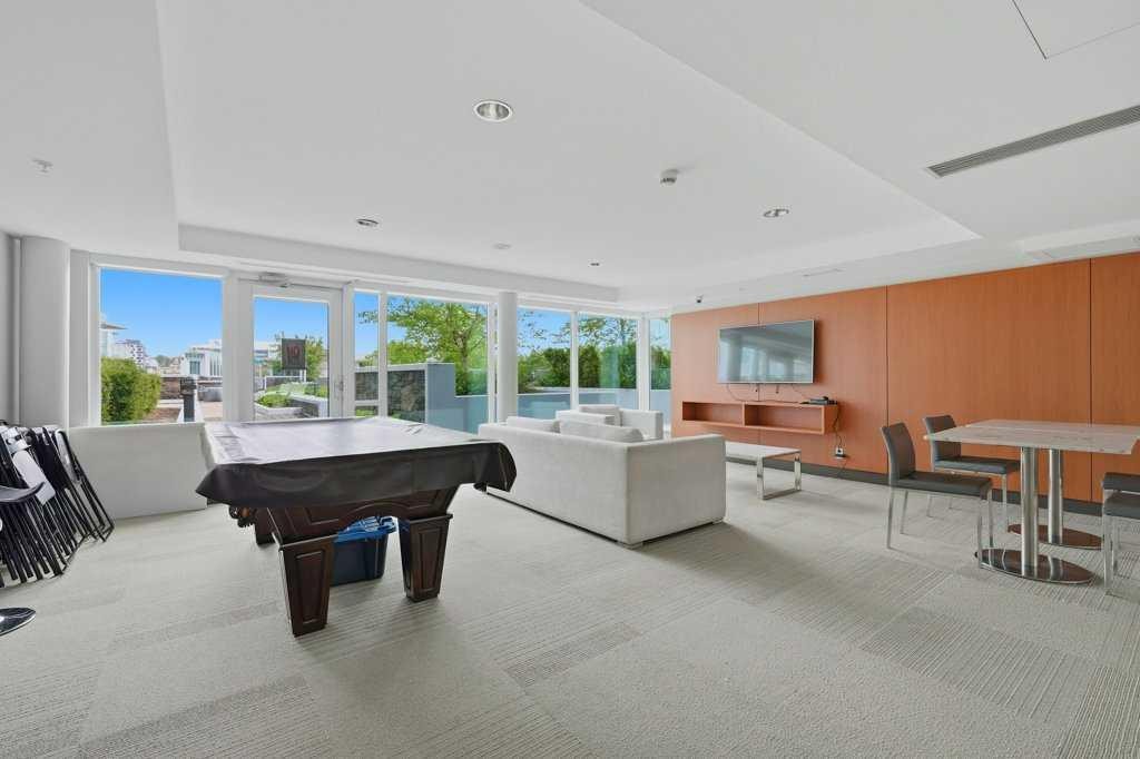 205-519 Riverfront Avenue Se, Calgary, AB - Indoor