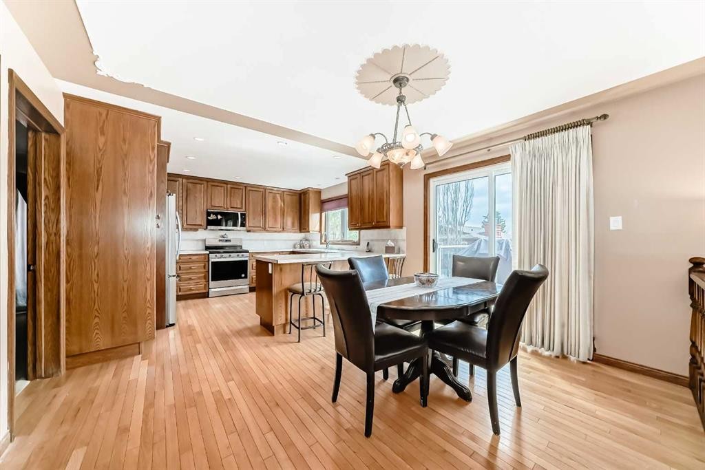 71 Edenwold Place Nw, Calgary, AB - Indoor Photo Showing Dining Room