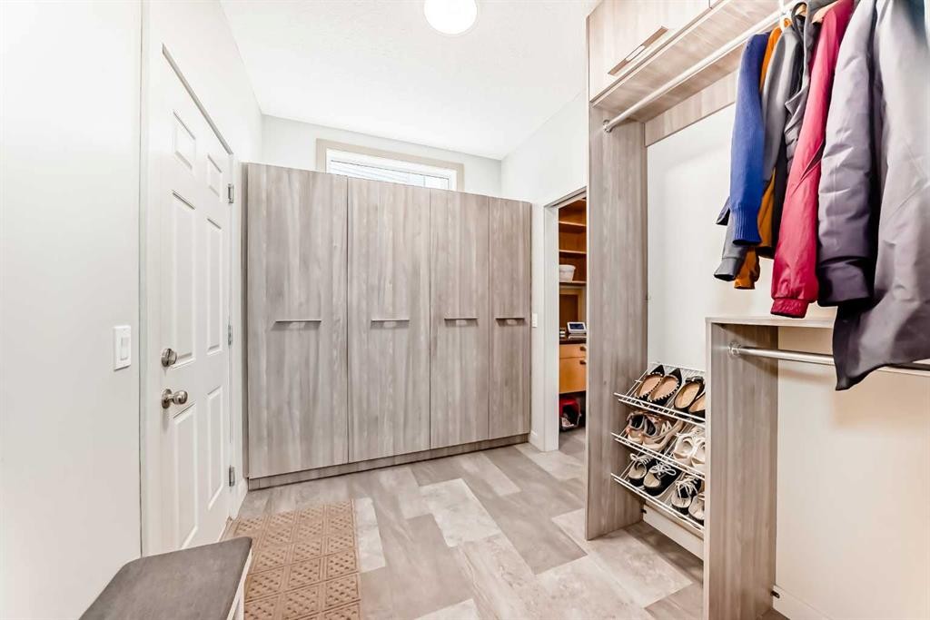 11 Cresthaven Bay Sw, Calgary, AB - Indoor