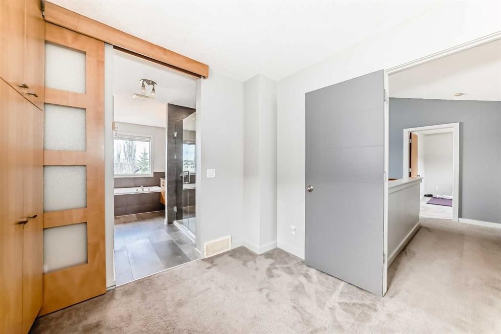 11 Cresthaven Bay Sw, Calgary, AB - Indoor Photo Showing Other Room