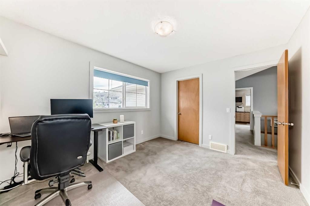 11 Cresthaven Bay Sw, Calgary, AB - Indoor Photo Showing Office