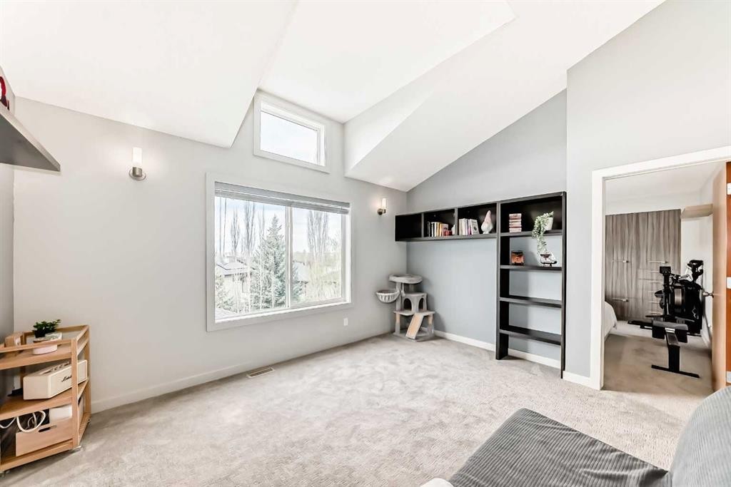 11 Cresthaven Bay Sw, Calgary, AB - Indoor