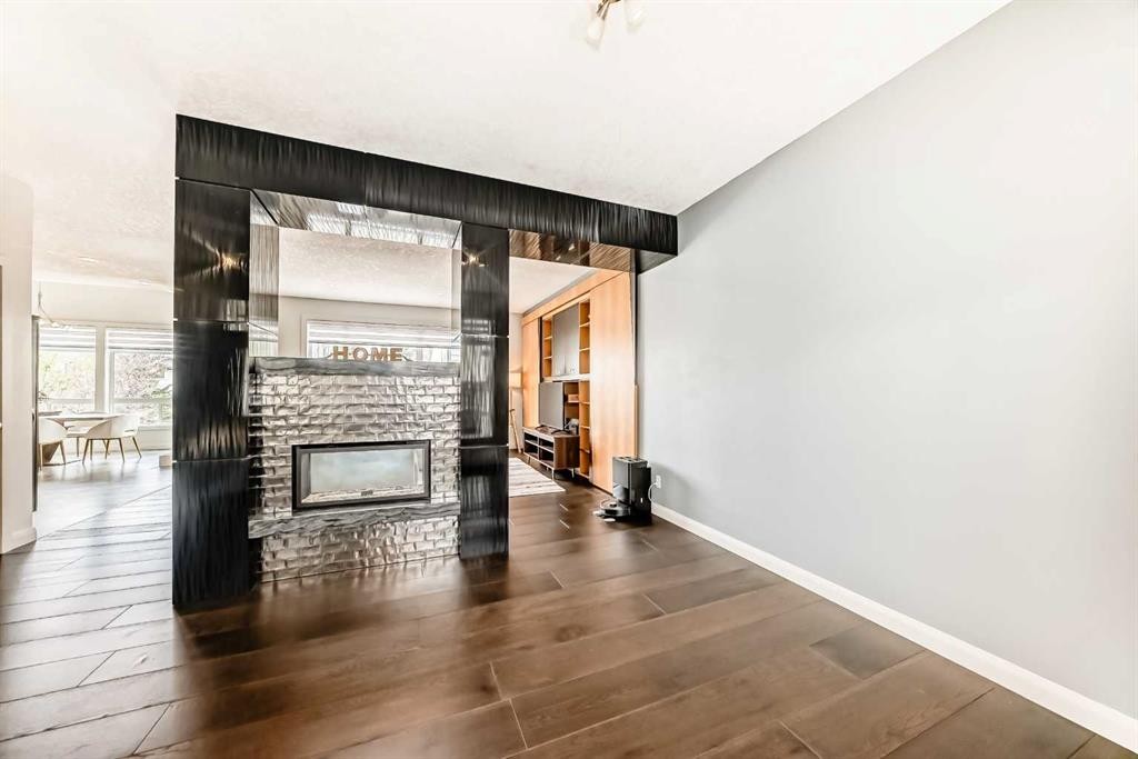 11 Cresthaven Bay Sw, Calgary, AB - Indoor With Fireplace