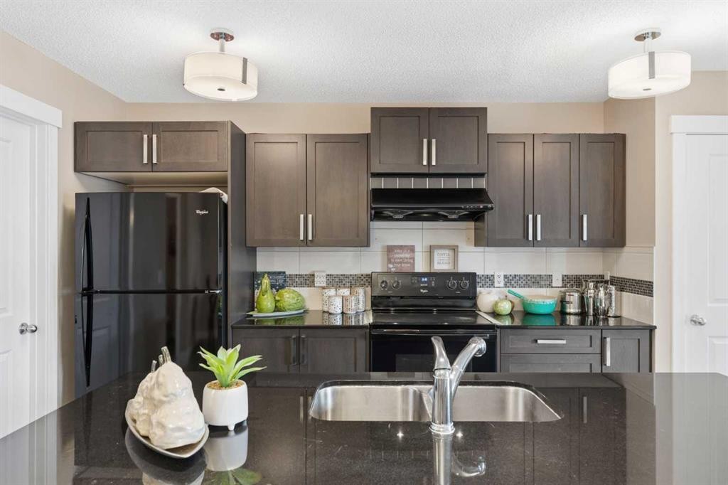 7 Skyview Ranch Lane Ne, Calgary, AB - Indoor Photo Showing Kitchen With Double Sink