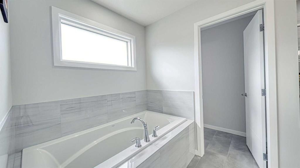 67 Setonstone Row Se, Calgary, AB - Indoor Photo Showing Bathroom