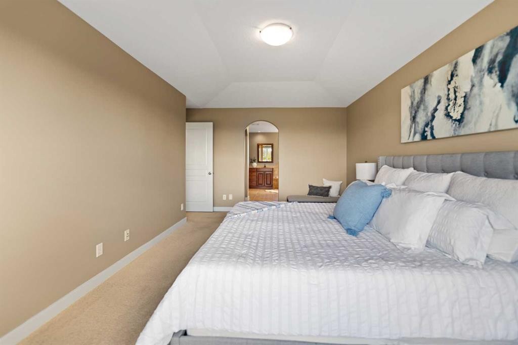48 Strathlea Close Sw, Calgary, AB