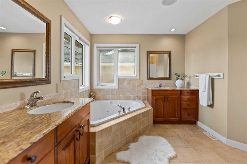 48 Strathlea Close Sw, Calgary, AB