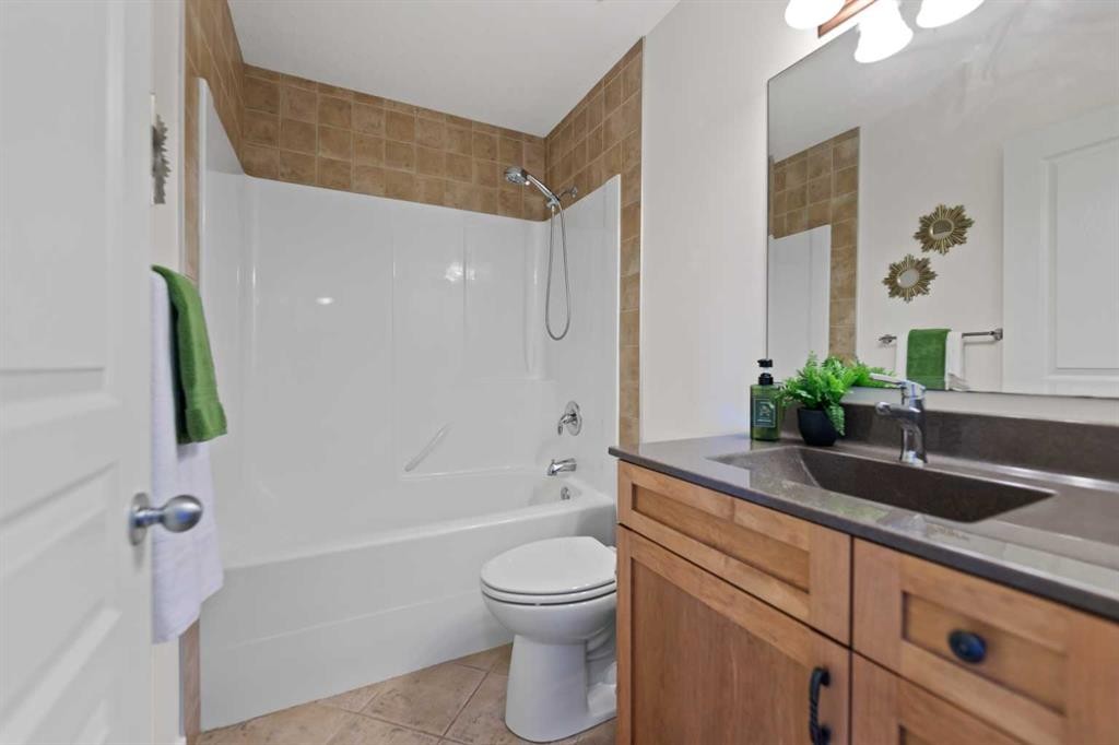 48 Strathlea Close Sw, Calgary, AB