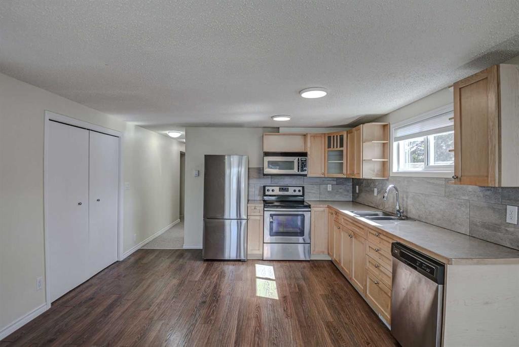 485-3223 83 Street Nw, Calgary, AB