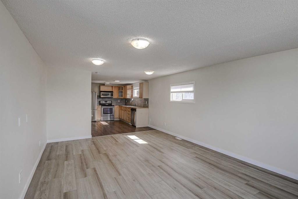 485-3223 83 Street Nw, Calgary, AB