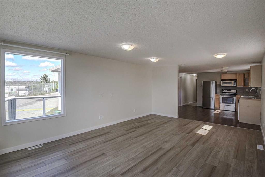 485-3223 83 Street Nw, Calgary, AB