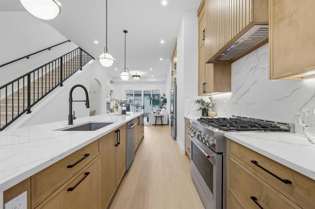 806 23 Avenue Se, Calgary, AB
