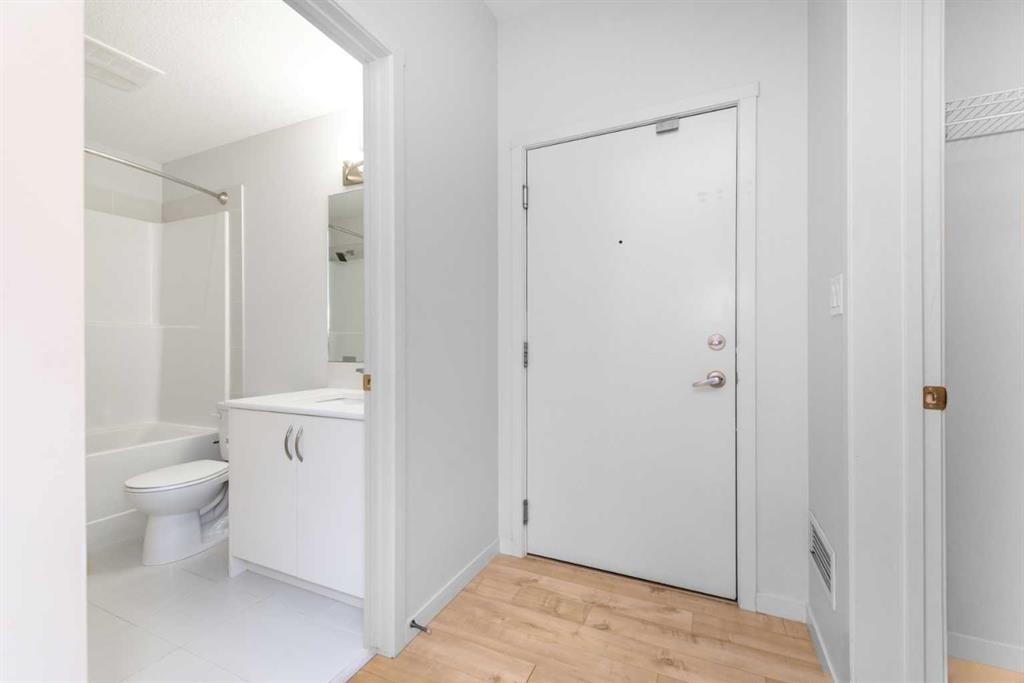 316-20 Seton Park Se, Calgary, AB - Indoor Photo Showing Bathroom