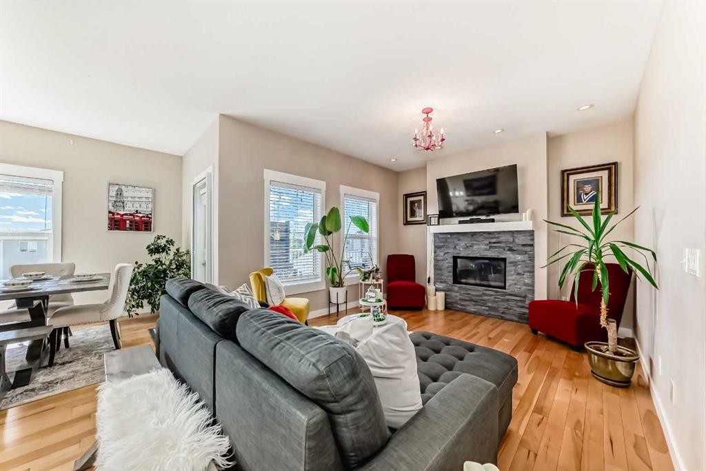 320 Rainbow Falls Green, Chestermere, AB