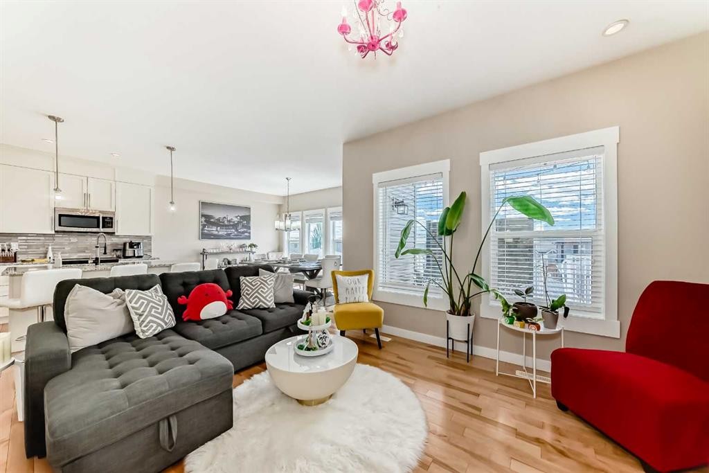 320 Rainbow Falls Green, Chestermere, AB