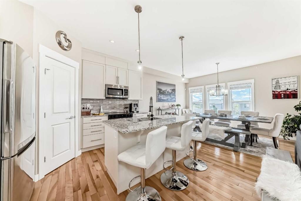 320 Rainbow Falls Green, Chestermere, AB