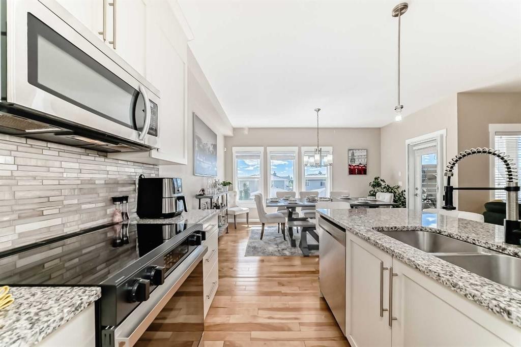 320 Rainbow Falls Green, Chestermere, AB