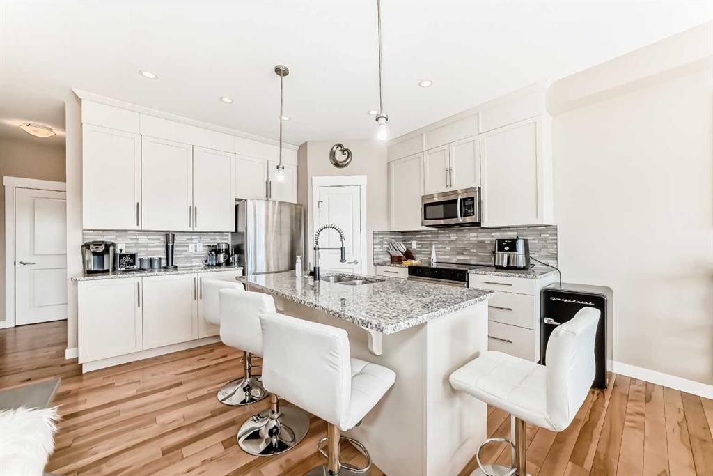 320 Rainbow Falls Green, Chestermere, AB