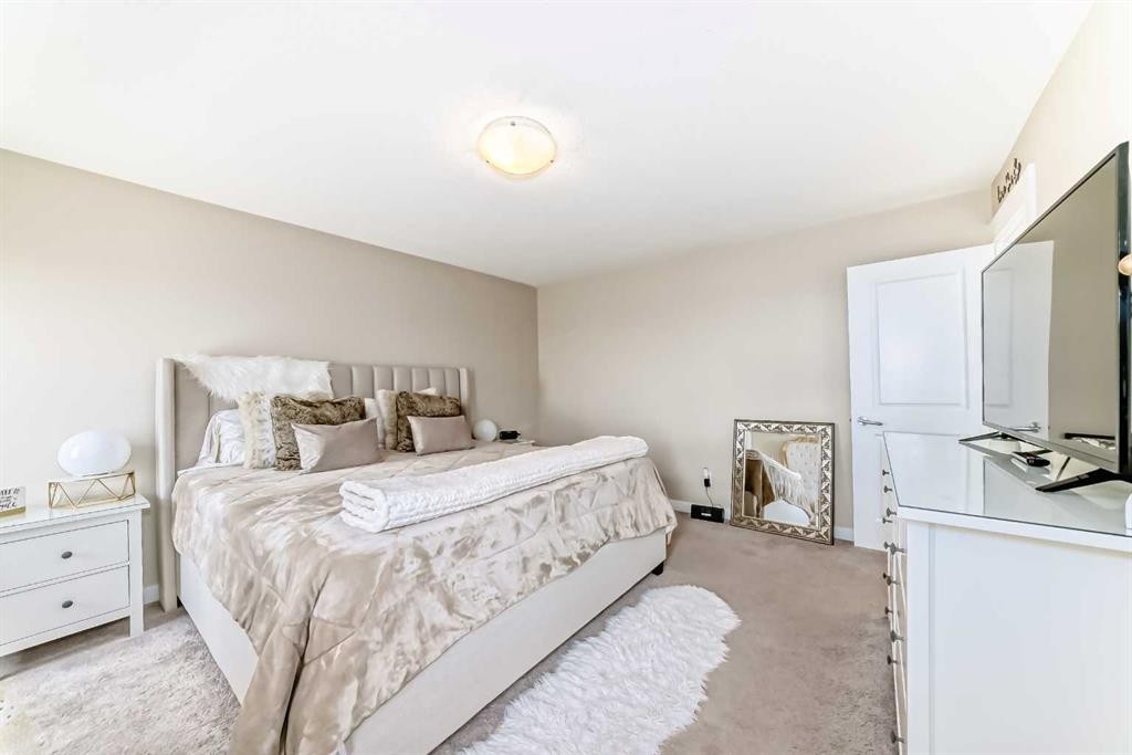 320 Rainbow Falls Green, Chestermere, AB