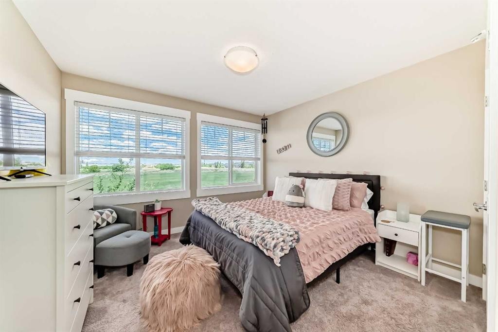 320 Rainbow Falls Green, Chestermere, AB