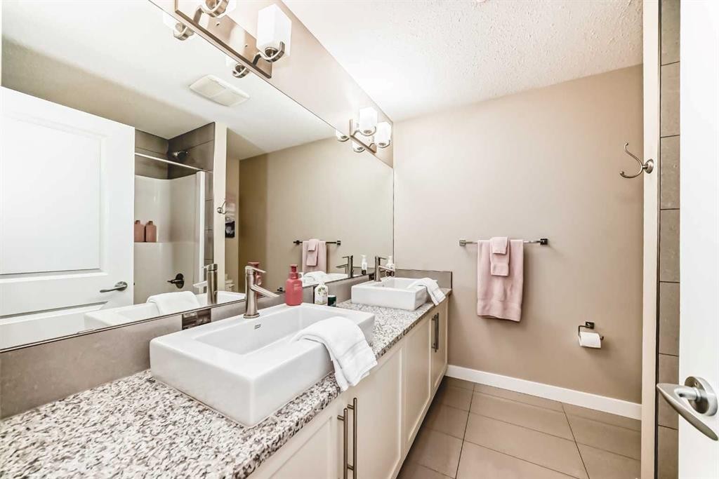 320 Rainbow Falls Green, Chestermere, AB
