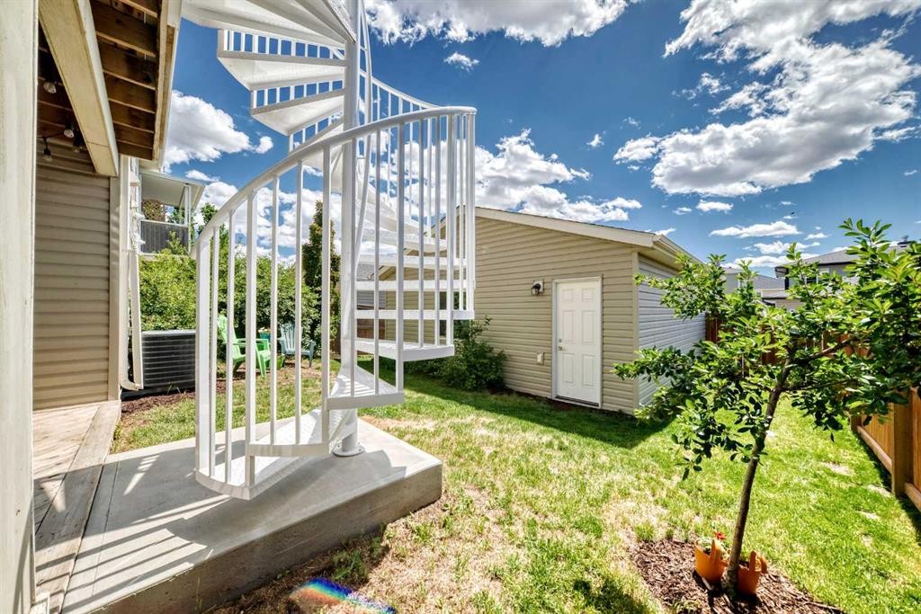 320 Rainbow Falls Green, Chestermere, AB