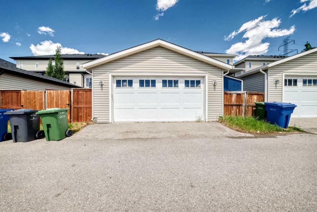 320 Rainbow Falls Green, Chestermere, AB
