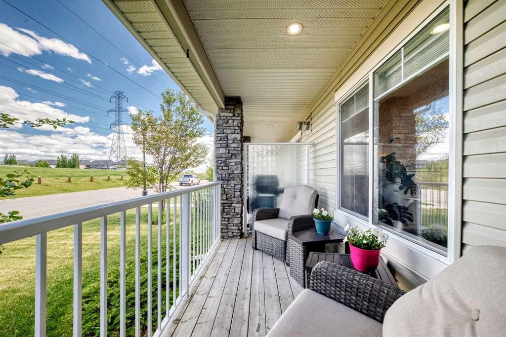 320 Rainbow Falls Green, Chestermere, AB