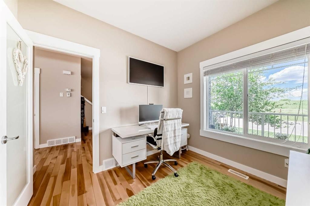 320 Rainbow Falls Green, Chestermere, AB